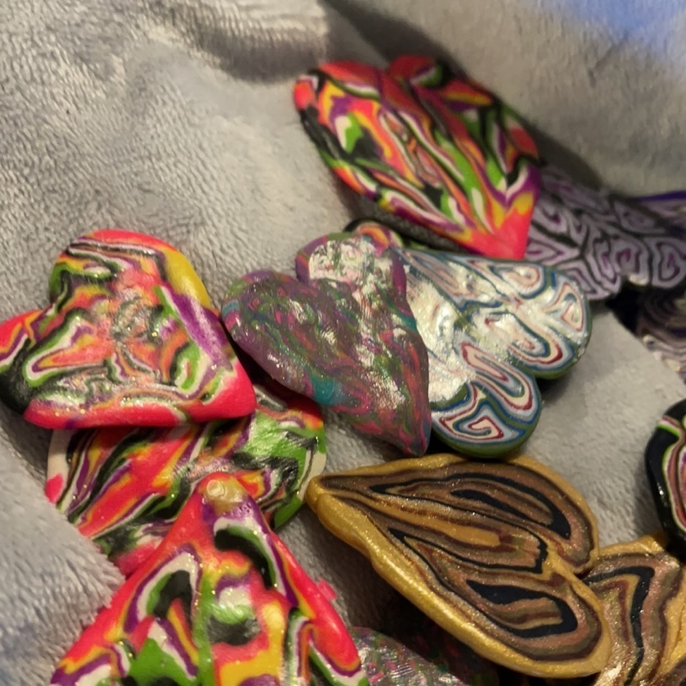 Jar of 20 various size/design polymer clay hearts - Picture 6 of 8